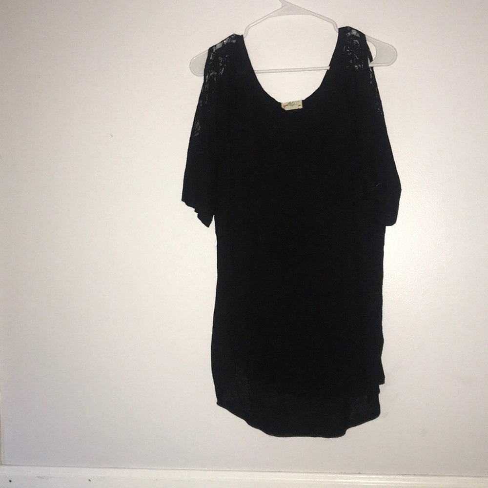 black cold shoulder tee